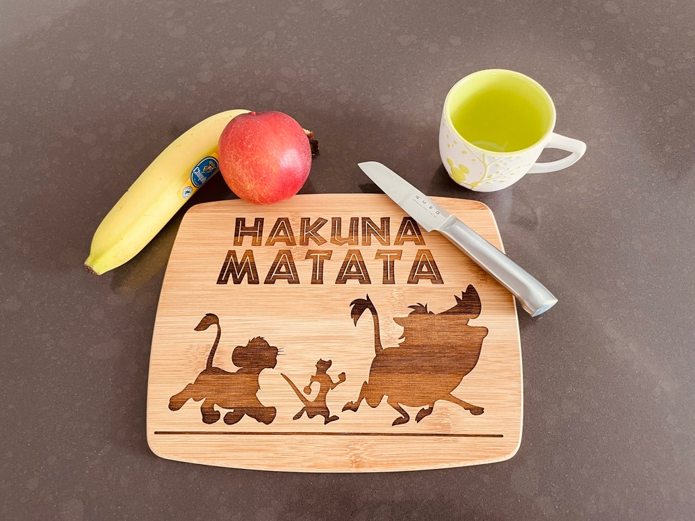 Medium bamboo breakfast board with the Hakuna Matata scene from The Lion King