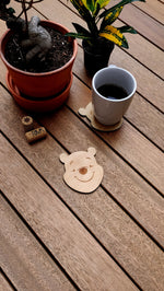 Afbeelding in Gallery-weergave laden, Set of 2 wooden coasters of Winnie the Pooh
