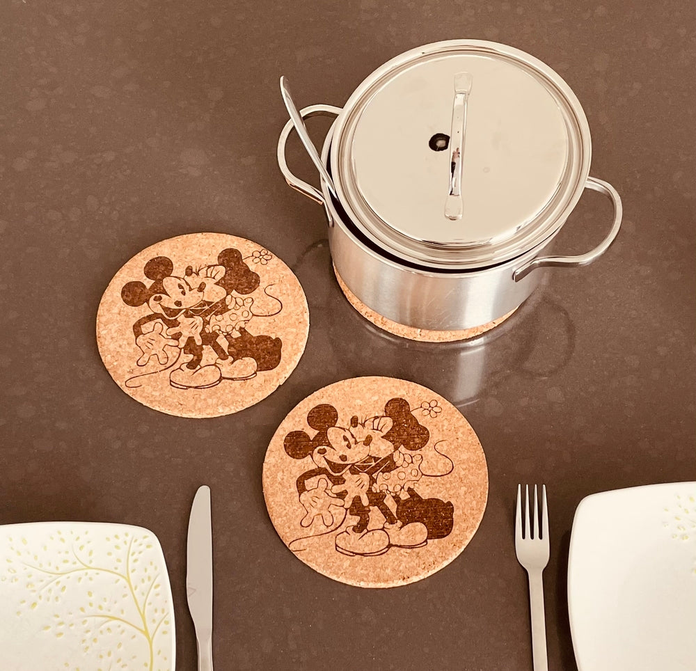 Cork trivet with Mickey & Minnie kissing